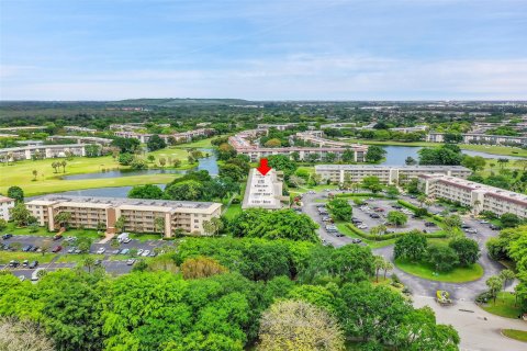 Condo in Coconut Creek, Florida, 2 bedrooms  № 1079644 - photo 9