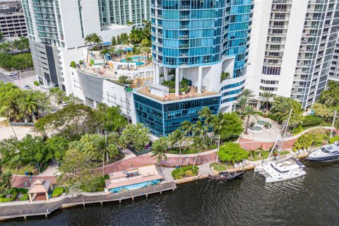 Condo in Fort Lauderdale, Florida, 3 bedrooms  № 1077503 - photo 2