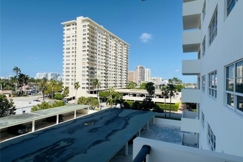 Copropriété à vendre à Fort Lauderdale, Floride: 2 chambres, 113.15 m2 № 1077505 - photo 10