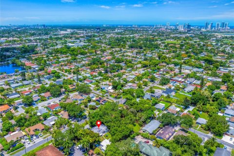 Купить коммерческую недвижимость в Халландейл-Бич, Флорида № 1232250 - фото 24