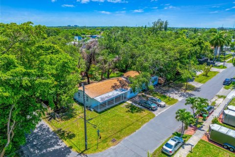 Купить коммерческую недвижимость в Халландейл-Бич, Флорида № 1232250 - фото 6
