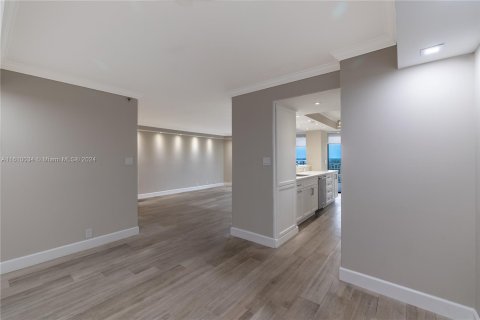 Condo in Miami, Florida, 2 bedrooms  № 1232247 - photo 12