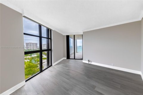 Condo in Miami, Florida, 2 bedrooms  № 1232247 - photo 10