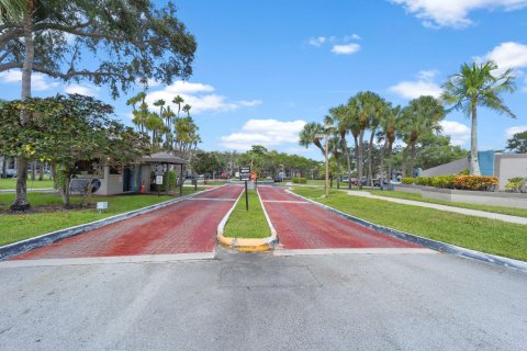 Condominio en venta en Pembroke Pines, Florida, 2 dormitorios, 94.85 m2 № 816214 - foto 2