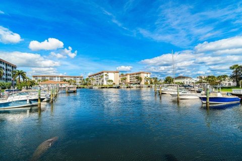 Condo in Delray Beach, Florida, 2 bedrooms  № 1222369 - photo 15