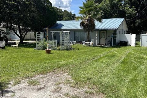 House in Zephyrhills, Florida 3 bedrooms, 132.57 sq.m. № 1312523 - photo 1