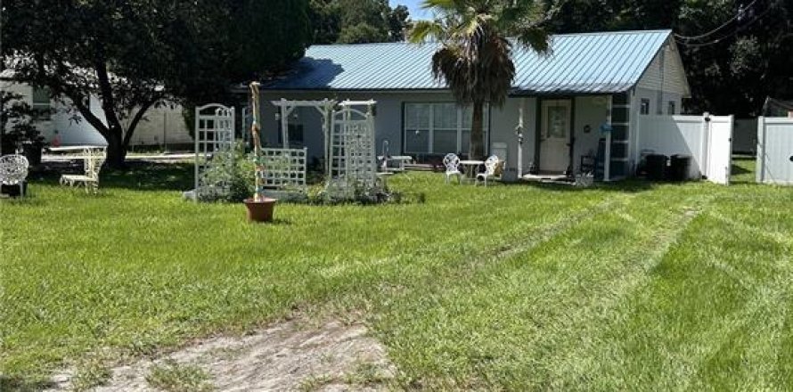 House in Zephyrhills, Florida 3 bedrooms, 132.57 sq.m. № 1312523