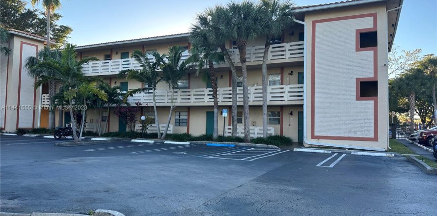 Condominio en Coral Springs, Florida, 2 dormitorios  № 683725