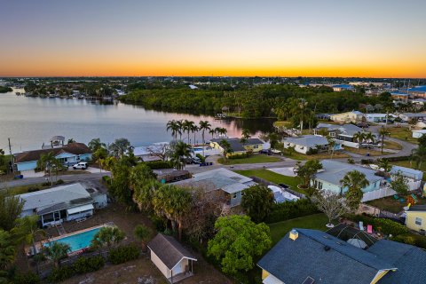 House in Stuart, Florida 3 bedrooms, 107.95 sq.m. № 1134909 - photo 22