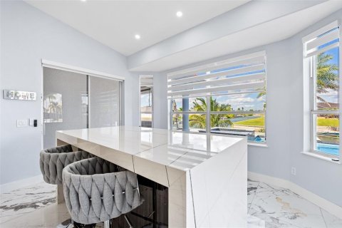 Villa ou maison à vendre à Cape Coral, Floride: 3 chambres, 230.68 m2 № 823949 - photo 19