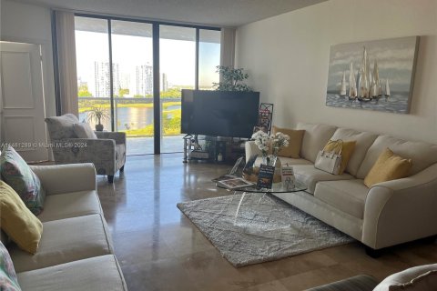 Condominio en venta en Aventura, Florida, 2 dormitorios, 130.06 m2 № 1399756 - foto 4