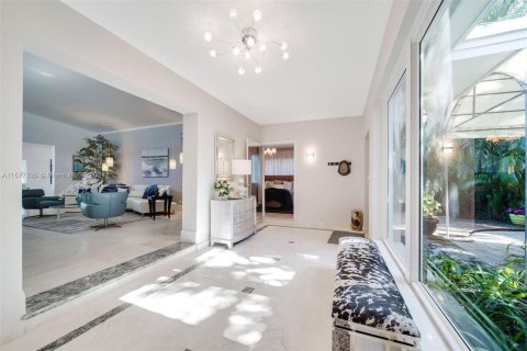 Casa en venta en Miami Beach, Florida, 4 dormitorios, 288.46 m2 № 1399762 - foto 18