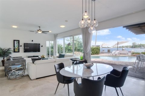 Casa en venta en Miami Beach, Florida, 4 dormitorios, 288.46 m2 № 1399762 - foto 13