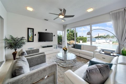 Casa en venta en Miami Beach, Florida, 4 dormitorios, 288.46 m2 № 1399762 - foto 15