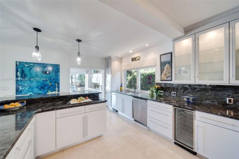 Casa en venta en Miami Beach, Florida, 4 dormitorios, 288.46 m2 № 1399762 - foto 19