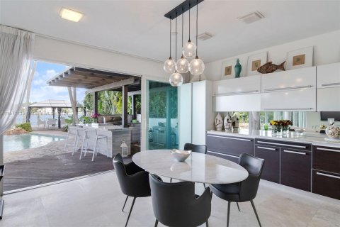 Casa en venta en Miami Beach, Florida, 4 dormitorios, 288.46 m2 № 1399762 - foto 16