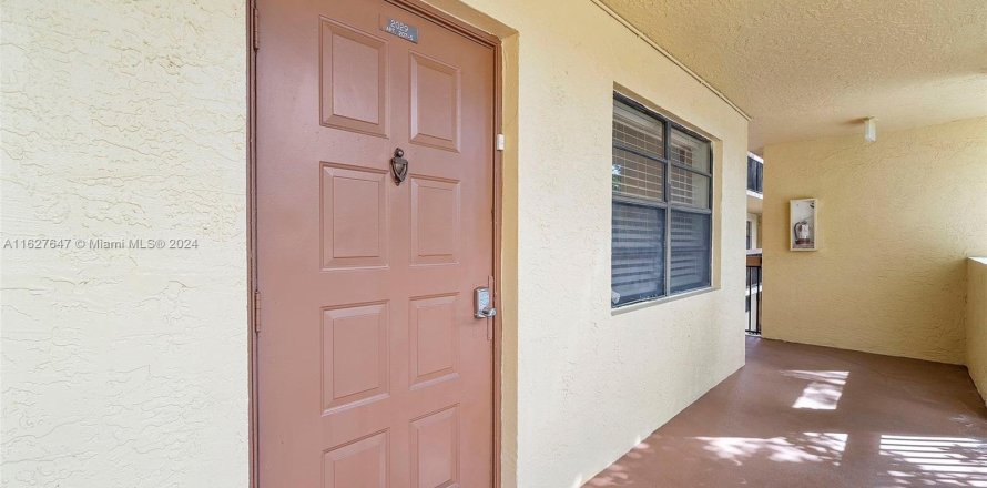 Condo à Coral Springs, Floride, 3 chambres  № 1281777