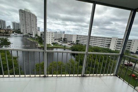 Condominio en venta en Aventura, Florida, 1 dormitorio, 70.88 m2 № 1409243 - foto 21