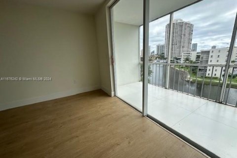 Condominio en venta en Aventura, Florida, 1 dormitorio, 70.88 m2 № 1409243 - foto 3