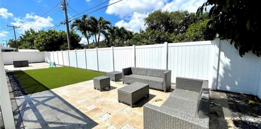 House in Fort Lauderdale, Florida 3 bedrooms, 148.09 sq.m. № 1002851