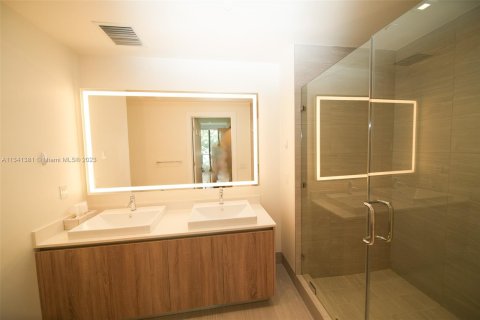 Condo in Aventura, Florida, 2 bedrooms  № 310668 - photo 13