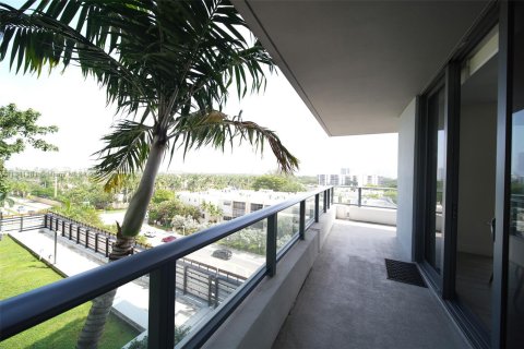 Condo in Aventura, Florida, 2 bedrooms  № 310668 - photo 11