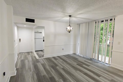 Condo in Lauderhill, Florida, 3 bedrooms  № 1225685 - photo 27