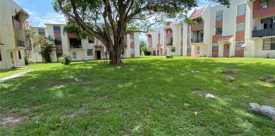 Condominio en Lauderhill, Florida, 3 dormitorios  № 1225685