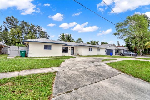 Villa ou maison à vendre à Margate, Floride: 3 chambres, 193.33 m2 № 1295021 - photo 4