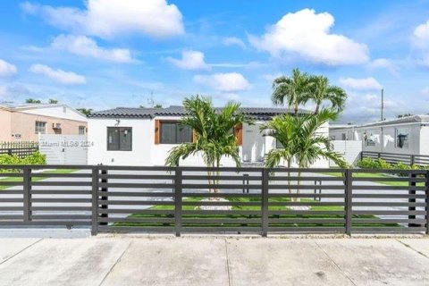 Casa en venta en Miami, Florida, 4 dormitorios, 111.85 m2 № 1415721 - foto 2