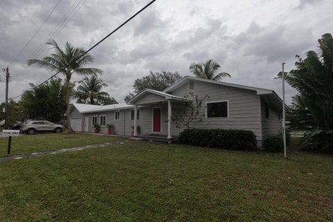 House in Stuart, Florida 3 bedrooms, 202.53 sq.m. № 952508 - photo 6