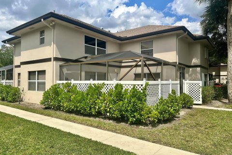 Townhouse in Royal Palm Beach, Florida 2 bedrooms, 129.88 sq.m. № 1182725 - photo 1