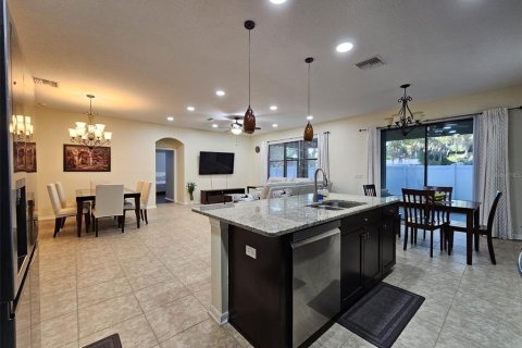 Villa ou maison à vendre à Brandon, Floride: 4 chambres, 216.46 m2 № 1131774 - photo 6