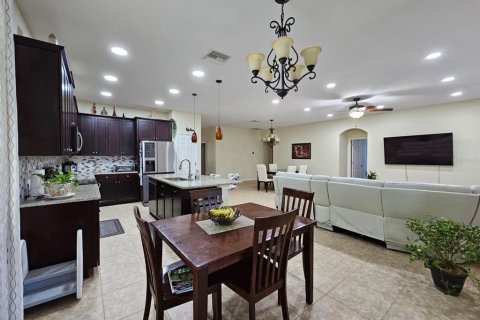 Villa ou maison à vendre à Brandon, Floride: 4 chambres, 216.46 m2 № 1131774 - photo 8
