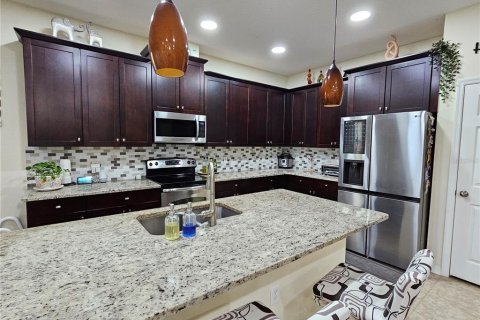 Villa ou maison à vendre à Brandon, Floride: 4 chambres, 216.46 m2 № 1131774 - photo 9