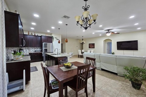 Villa ou maison à vendre à Brandon, Floride: 4 chambres, 216.46 m2 № 1131774 - photo 7