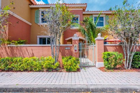 Adosado en venta en Pembroke Pines, Florida, 3 dormitorios, 129.23 m2 № 1328335 - foto 1