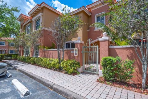 Townhouse in Pembroke Pines, Florida 3 bedrooms, 129.23 sq.m. № 1328335 - photo 2