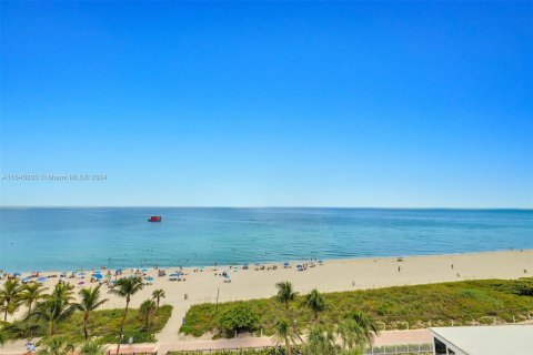 Condominio en venta en Miami Beach, Florida, 3 dormitorios, 180.69 m2 № 1328289 - foto 1