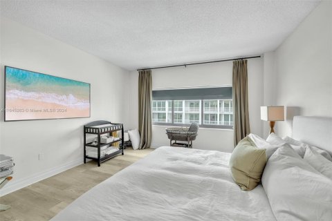 Condo in Miami Beach, Florida, 3 bedrooms  № 1328289 - photo 15