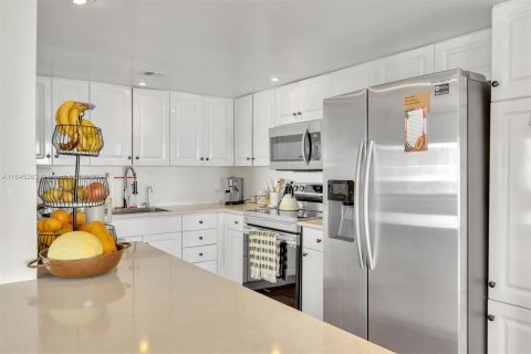 Condo in Miami Beach, Florida, 3 bedrooms  № 1328289 - photo 10