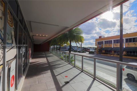 Commercial property in Hollywood, Florida № 1009308 - photo 11