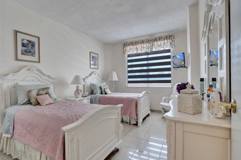 Condominio en venta en Hallandale Beach, Florida, 2 dormitorios, 128.21 m2 № 1135809 - foto 14