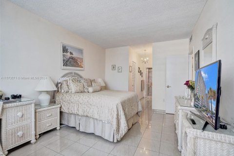 Condominio en venta en Hallandale Beach, Florida, 2 dormitorios, 128.21 m2 № 1135809 - foto 20
