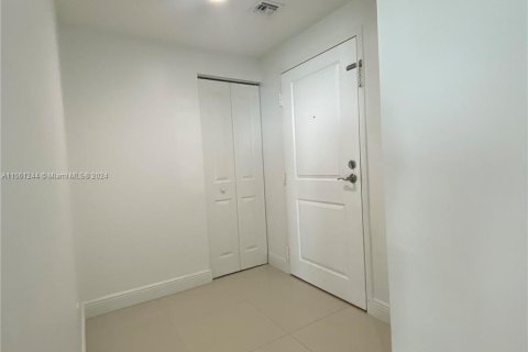 Condominio en venta en North Bay Village, Florida, 3 dormitorios, 144.18 m2 № 1095255 - foto 17