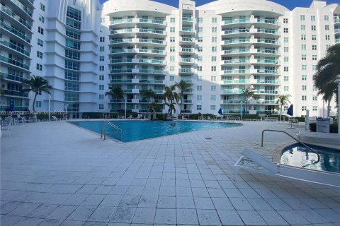 Condominio en venta en North Bay Village, Florida, 3 dormitorios, 144.18 m2 № 1095255 - foto 1