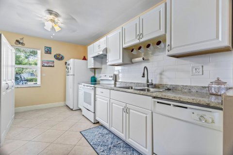 Condo in West Palm Beach, Florida, 2 bedrooms  № 1121027 - photo 25