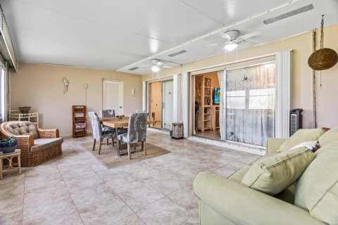 Condo in West Palm Beach, Florida, 2 bedrooms  № 1121027 - photo 13