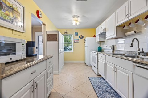 Condo in West Palm Beach, Florida, 2 bedrooms  № 1121027 - photo 24