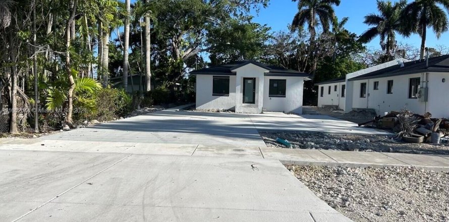 House in Florida City, Florida 3 bedrooms, 116.13 sq.m. № 1345934